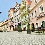 W Samym Sercu Miasta Z Darmowym Parkingiem Pod Zlotym Lwem -hotel Vi クウォツコ