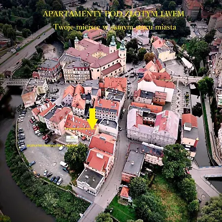 W Samym Sercu Miasta Z Darmowym Parkingiem Pod Zlotym Lwem -hotel Vi Apartment Klodzko